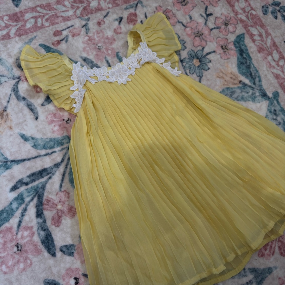 Nannette Baby Yellow Pleated Dress with White Lace 18 Month - Picture 2 of 6